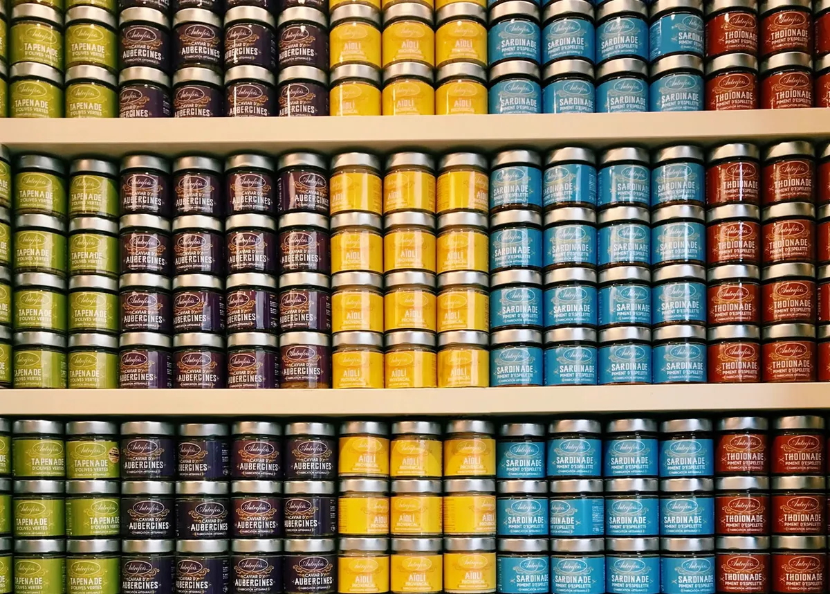 Rayon de produits en supérette
